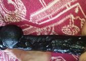 Grote zwarte dildo blijft maar komen